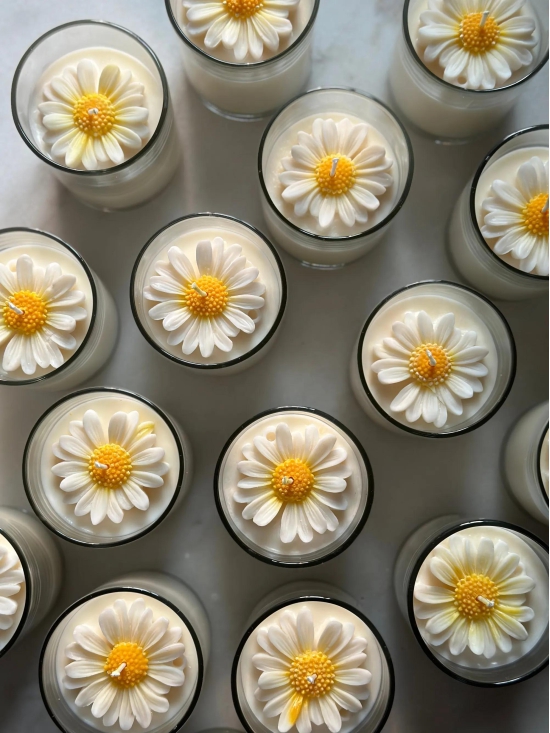 Sweet Daisy Candle