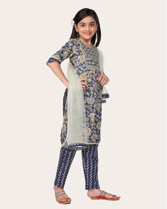 Girls Embrodrery Kurta with Bottom Dupatta set-Blue / 9 - 10 Years