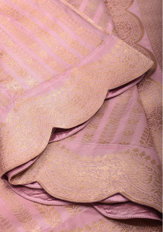 Unique Scalloped Borders Pure Brocade Banarasi Katan Silk Saree in Light PInk | SILK MARK CERTIFIED