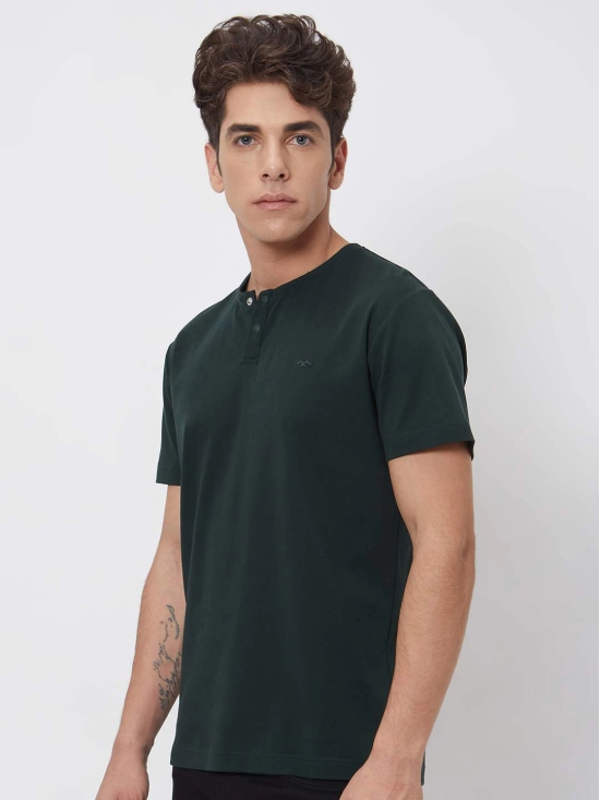 Green  Textured Textured Slim Fit Casual Polo