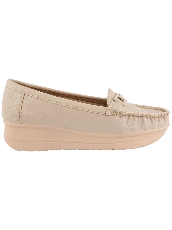 Shoetopia Cream Womens Loafers - None