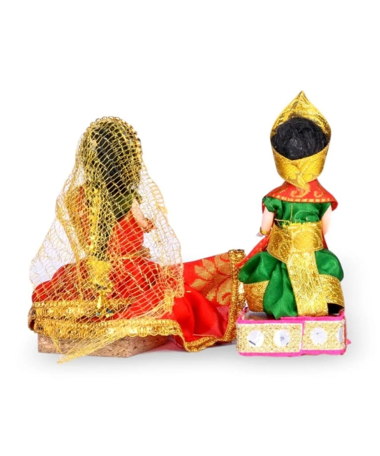 Traditional Indian Wedding Couple Dolls.