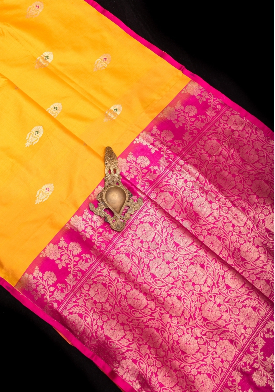 Borderless  Banarasi Katan Silk Saree with Contrasting Meenakari Zari Butta Blouse and Pallu and Contrast Pallu| SILK MARK CERTIFIED