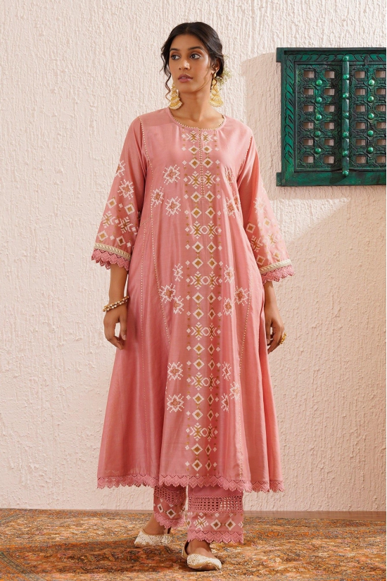 Block printed centre panel flared, side kali kurta set with lace detailing on pants and organza dupatta-S