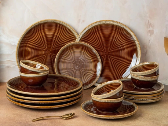 Bodhi House Ceramic Dinner Set, 18 Pieces, Handcrafted Reactive Glaze Dinnerware, Stoneware Dining Sets Serving for 6, Microwave, Dishwasher Safe, Glossy Finish Crockery Set for Gifting, Peanut Brown