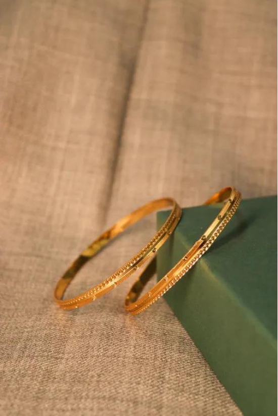 Aanandita Golden Liner Dotted Bangle-2.6-6.5 cm