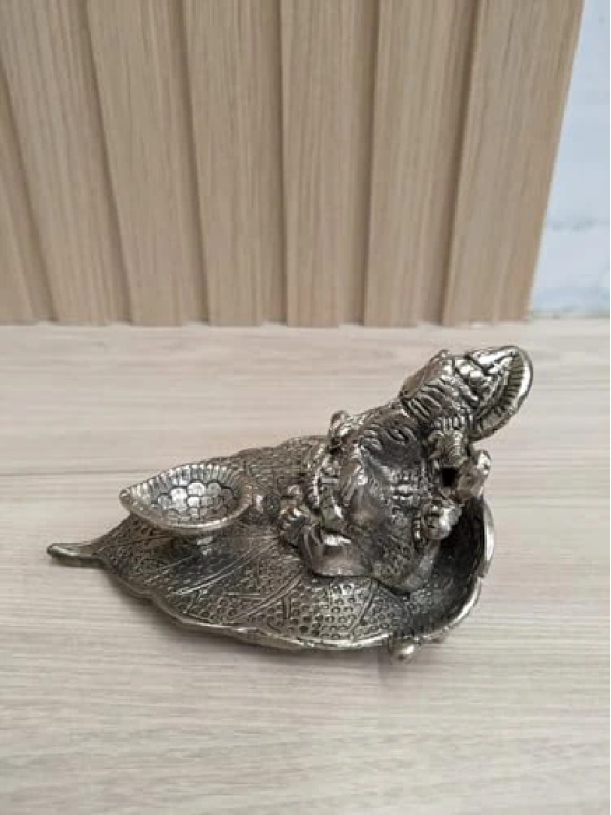 Aarna Creations Hand Crafted Metal Ganesha on Betel Leaf| Artistic Paan Ganesha Idol in Antique Silver|Desk Idol Ganesha Placed on Leaf with Diya