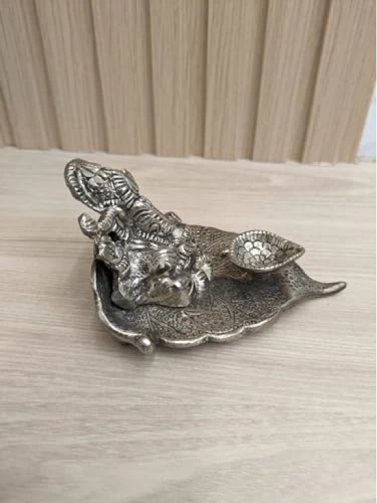 Aarna Creations Hand Crafted Metal Ganesha on Betel Leaf| Artistic Paan Ganesha Idol in Antique Silver|Desk Idol Ganesha Placed on Leaf with Diya