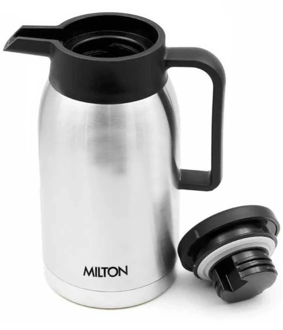 Milton Omega 500 Thermosteel Vacuum Insulated 24 Hours Hot or Cold Carafe, 500 ml, Silver | 100% Leak Proof | Easy to Carry | Ideal for Tea | Coffee | Juice | Water - Silver