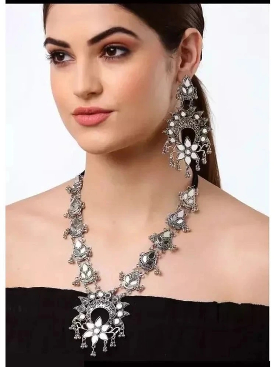 Samridhi DC Silver Alloy Necklace Set ( Pack of 1 ) - Silver