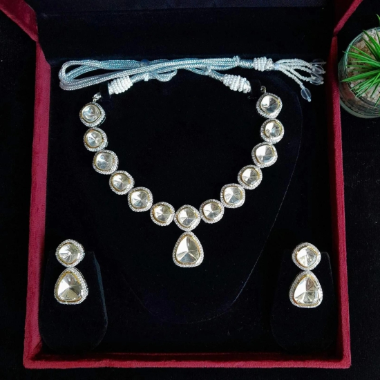 Nayaab Polki Bling Neckpiece