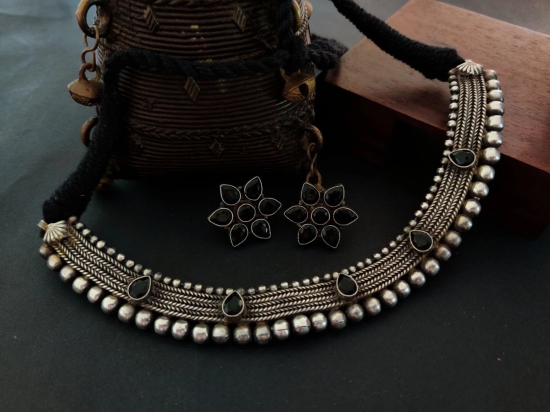 Black stone kundan choker