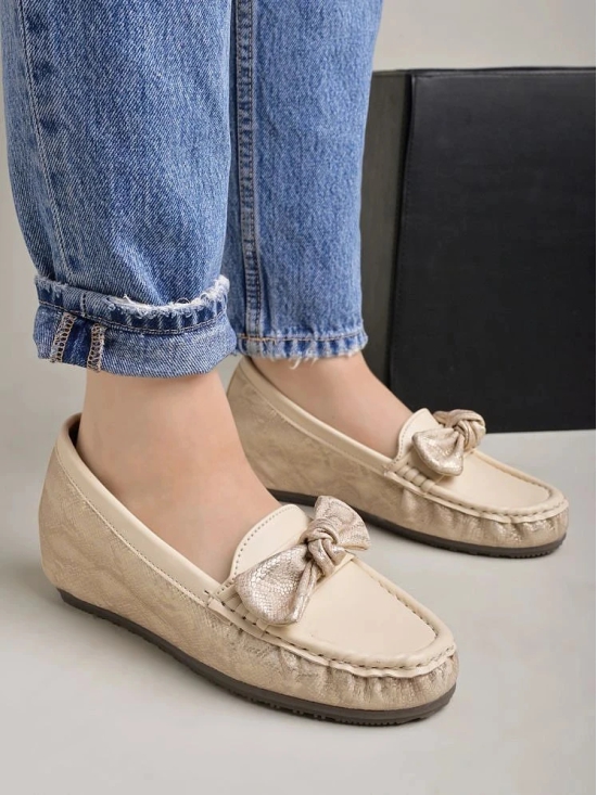 Shoetopia Cream Womens Loafers - None