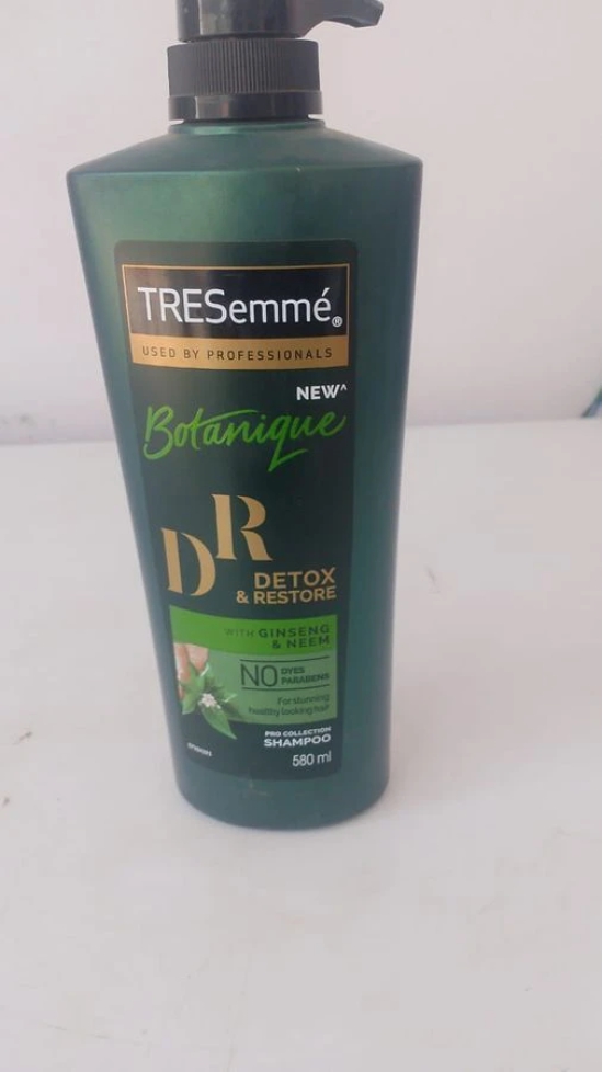 TRESEMME  DETOX RESTORE SHAMPOO 580 ML