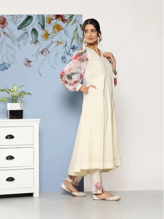 Women Off White Floral Empire Gotta Patti Kurta with Trousers & With Dupatta