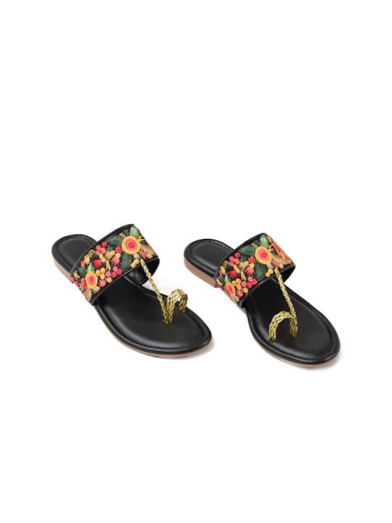 GLITZYGALZ  Women Black Flats Sandal