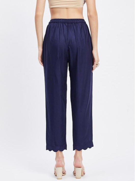 Women Straight Fit Mid-Rise Casual Flat-Front Trousers