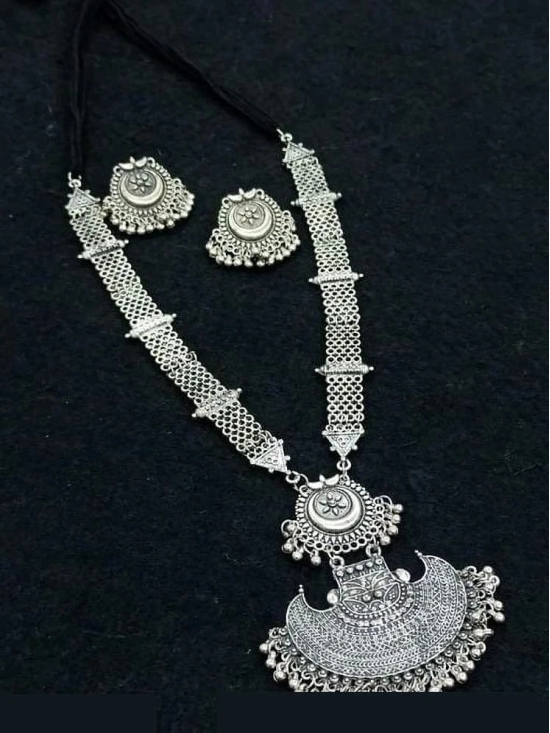 Samridhi DC Silver Alloy Necklace Set ( Pack of 1 ) - Silver