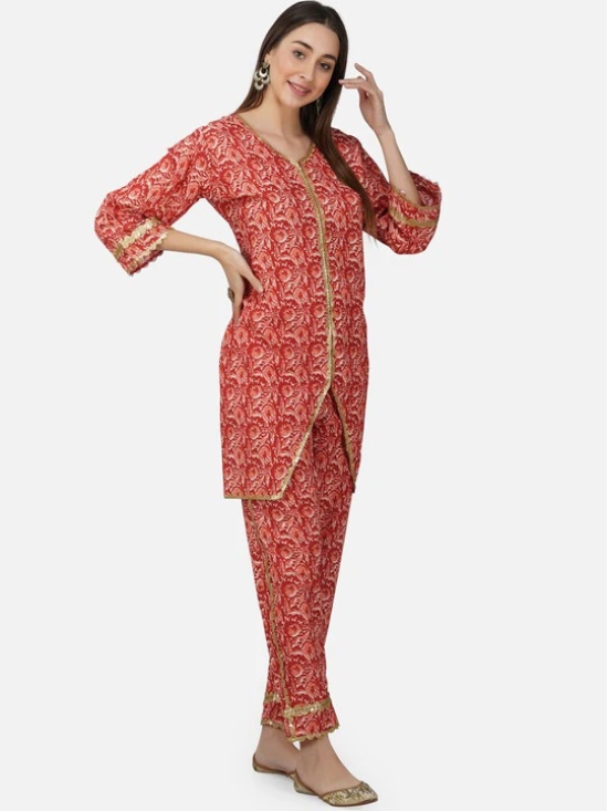 Women Floral Printed Gotta Patti Pure Cotton Kurta with Trousers