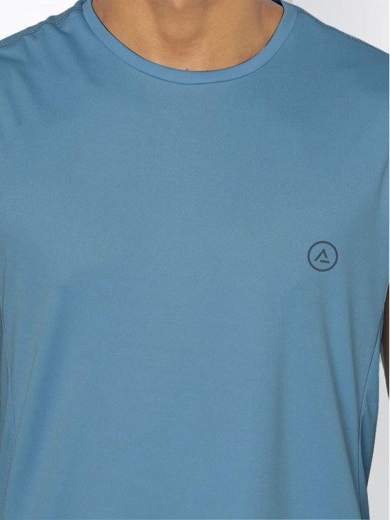 Men Light Blue Textured Sleeveless Sports T-shirt