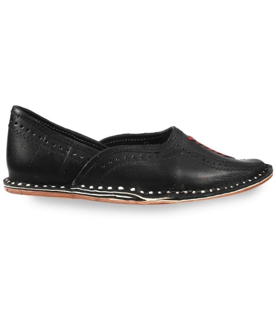 Apratim Black Mens Mojaris - None