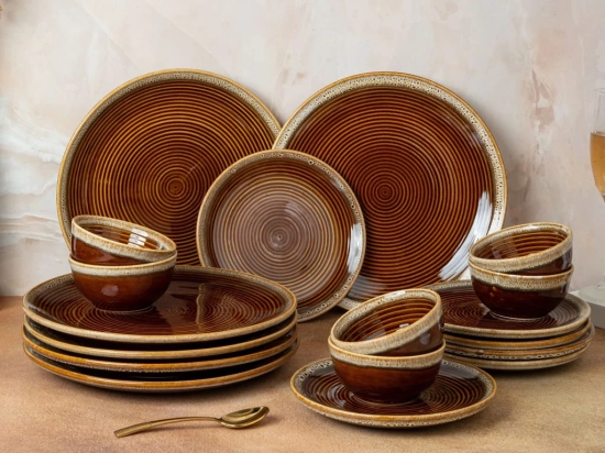 Reactive Handcrafted Premium Ceramic Dinner Set | 6 Dinner Plates, 6 Quarter Plates, and 6 Small Dinner Bowl | Stoneware | Microwave and Dishwasher Safe | Pack of 18 | Peanut Brown