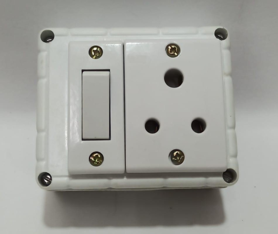 6A 1 Socket (3 Pin Socket) & 1 Switch Extension Box with 6A Plug & 3m Wire