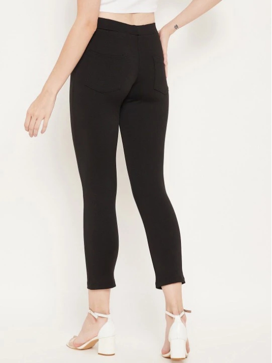 Women Black Solid Skinny-Fit Jeggings