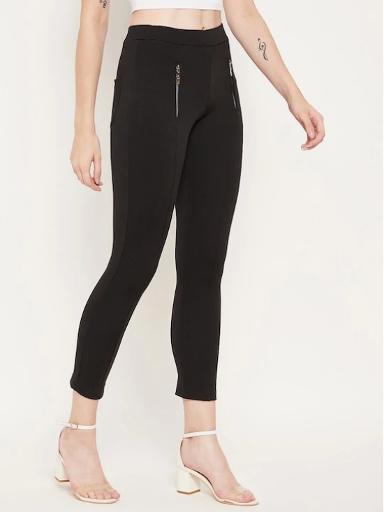 Women Black Solid Skinny-Fit Jeggings