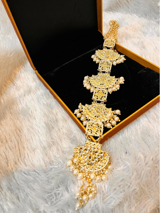 Aanandita Golden Lavish Juda Pin