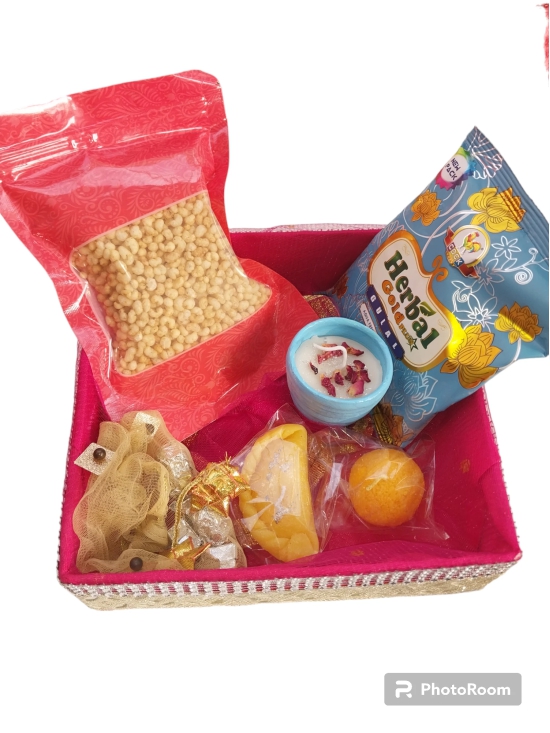 PRERUP  customized gift holy hamper 1