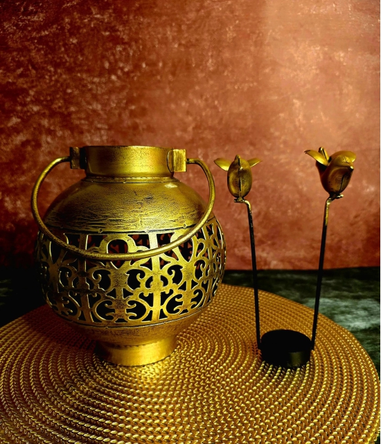 GOLDEN ORB LANTERN-9x7x7 / golden / metal