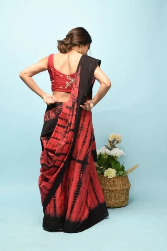 Plunging Waves Saree