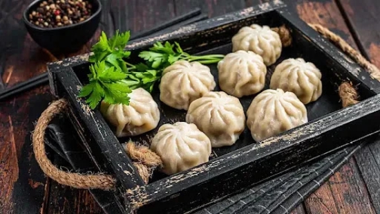 Veg Steamed Momos [8 Pieces]