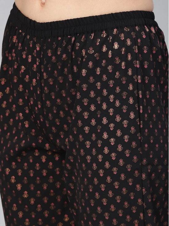 Women Black & Pink Printed Kurta with Trousers