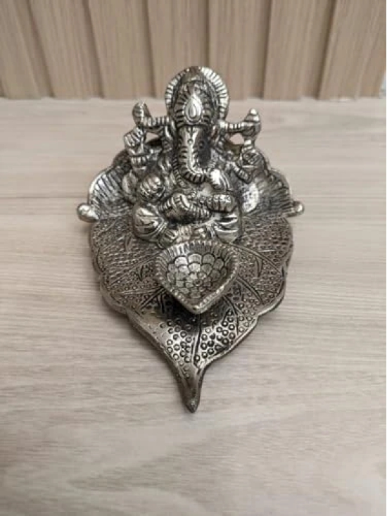 Aarna Creations Hand Crafted Metal Ganesha on Betel Leaf| Artistic Paan Ganesha Idol in Antique Silver|Desk Idol Ganesha Placed on Leaf with Diya