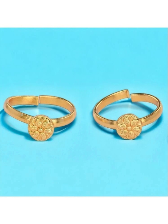 AanyaCentric Gold Toe Rings ( Pack of 2 ) - Gold