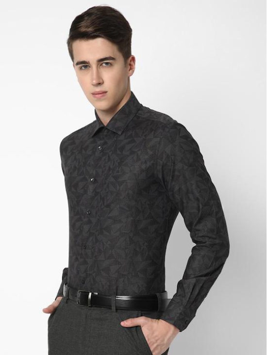 Spread Collar Slim Fit Geometric Printed Formal Cotton Shirt