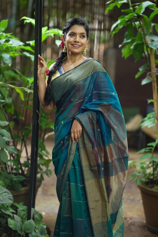 Pre-order Peacock Green Ombre Handwoven Zari Stripes Maheshwari Silk Cotton Saree