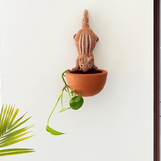 Squeaking Squirrel Wall Planter Pot In Terracotta (11.4 Inch, Hand-Painted)