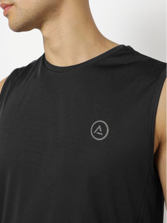 Men Black Textured Sleeveless Sports T-shirt