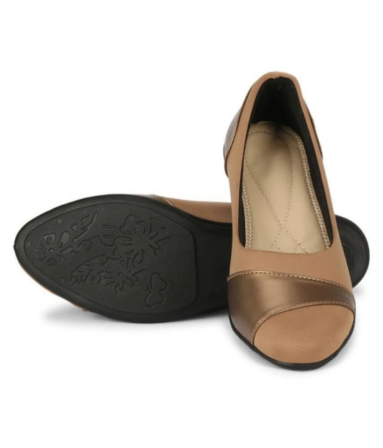 Commander Shoes Beige Ballerinas - None