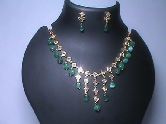 Stunning Emerald and Diamond Necklace Set in 14K White Gold