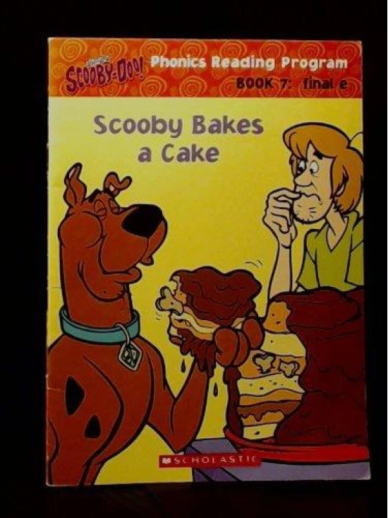 Scooby Bakes a Cake (Scooby-Doo!, #7)