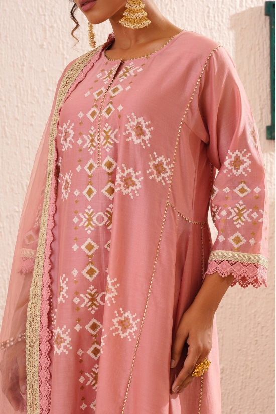 Block printed centre panel flared, side kali kurta set with lace detailing on pants and organza dupatta-5XL