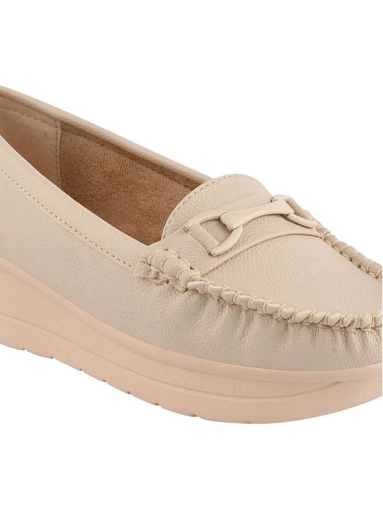 Shoetopia Cream Womens Loafers - None