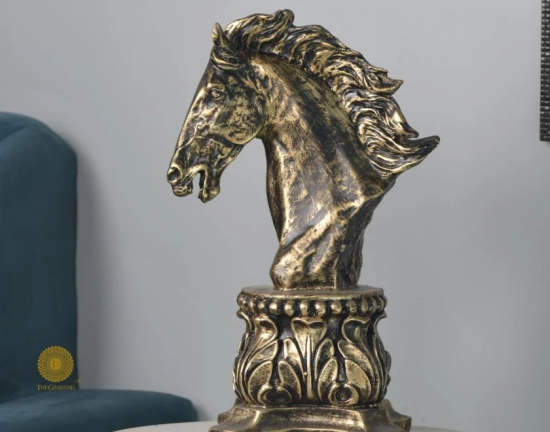 Chess Horse Head Statue (9.5 x 13 Inches)-Maroon