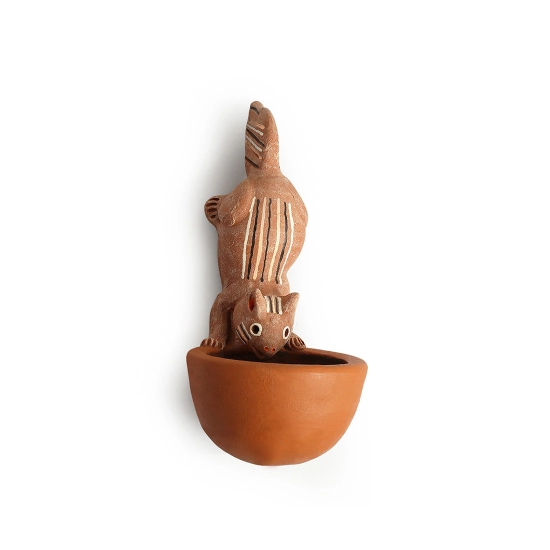 Squeaking Squirrel Wall Planter Pot In Terracotta (11.4 Inch, Hand-Painted)