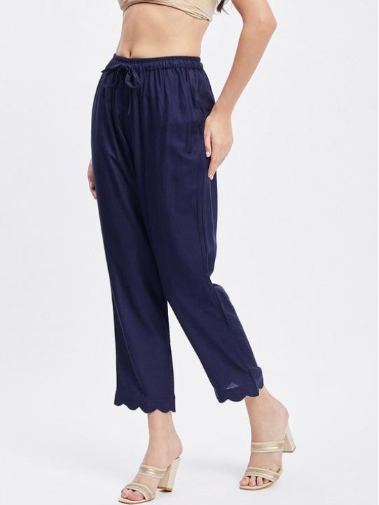 Women Straight Fit Mid-Rise Casual Flat-Front Trousers