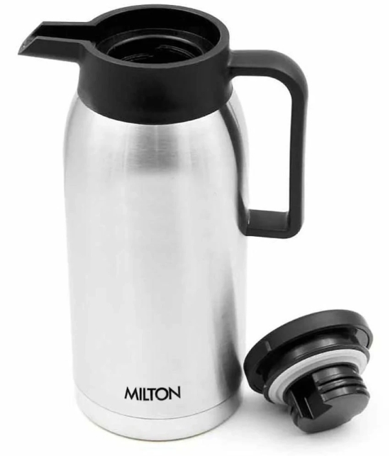 Milton Omega 700 Thermosteel Vacuum Insulated 24 Hours Hot or Cold Carafe, 700 ml, Silver | 100% Leak Proof | Easy to Carry | Ideal for Tea | Coffee | Juice | Water - Silver